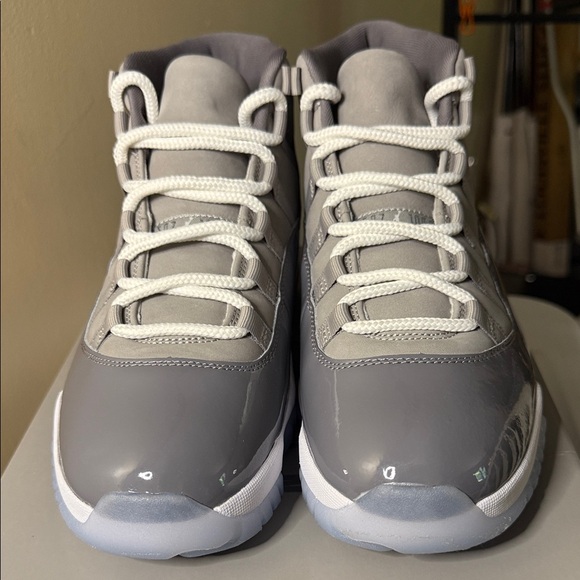 Jordan 11 Retro Grey - Picture 3 of 15